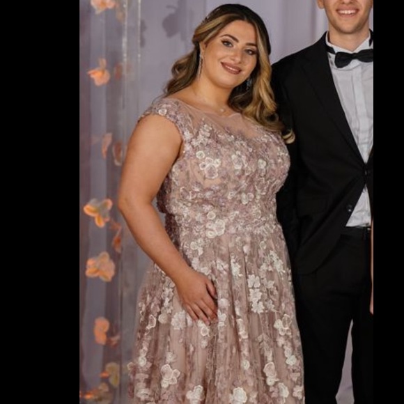 Floral light Pink Gown - Picture 4 of 7